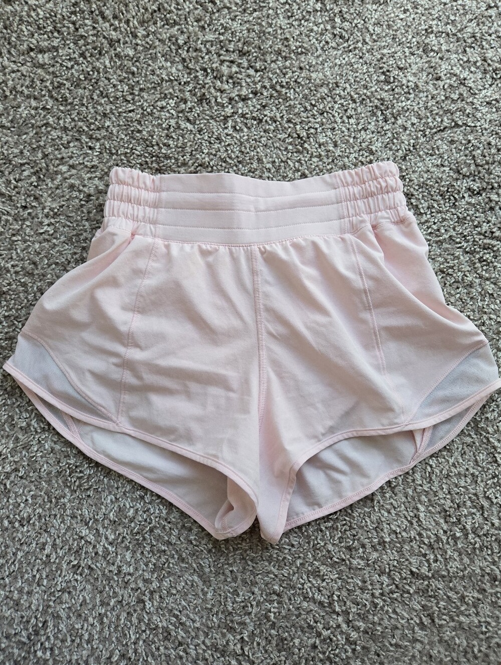 Lululemon high rise hotty hot shorts 2.5" strawberry milkshake 2